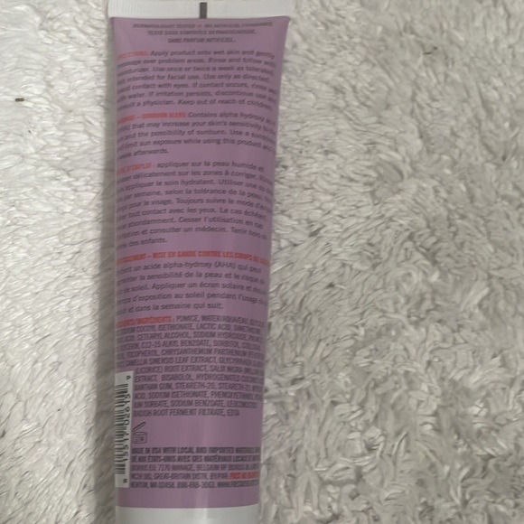 New sealed! First aid beauty bump eraser body scrub w 10% AHA sensitive skin saf - Picture 2 of 3